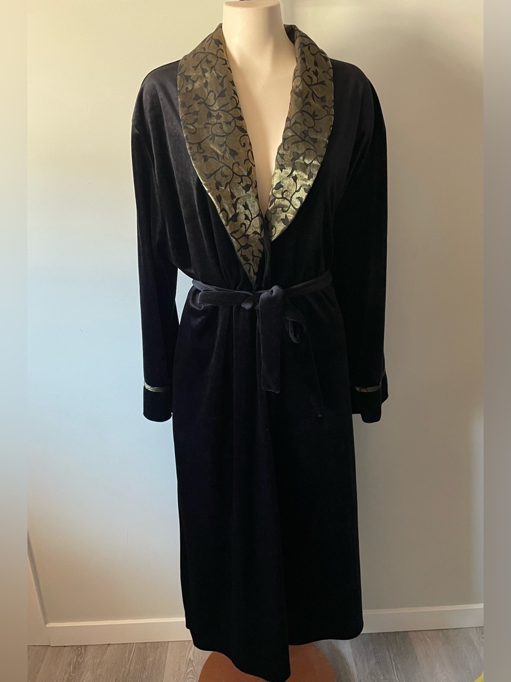 90s Vintage Jessica Black Velvet Velour Gold Metallic Robe Goth Gothic Vampy